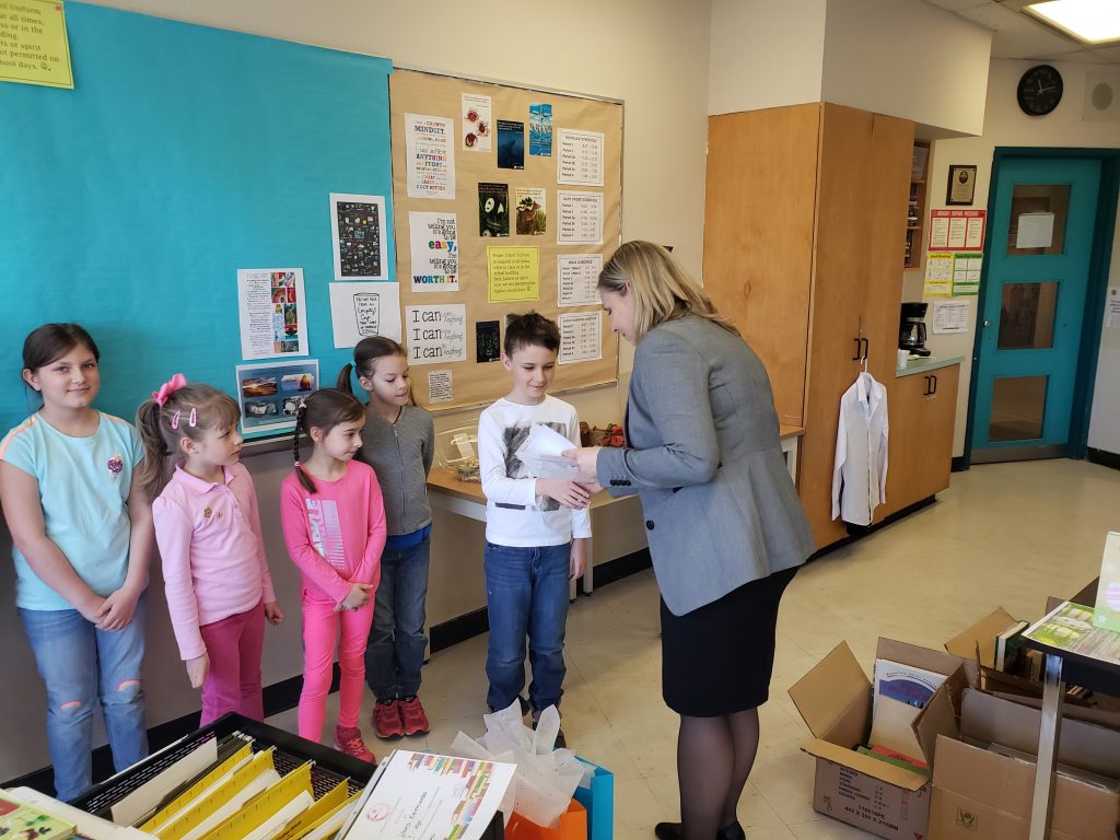 Wręczenie nagród w konkursie Biblioteki SPK Toronto na Najładniejszą zakładkę do książki