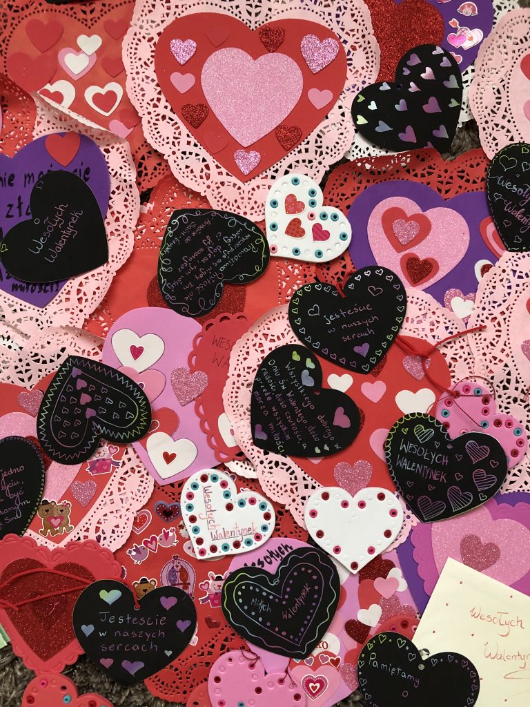 Walentynkowe życzenia uczniów SPK dla mieszkańców Domu Seniora Wawel Villa