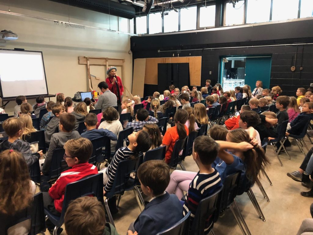 SPOTKANIE NAJMŁODSZYCH Z PANIĄ EWĄ CHOTOMSKĄ