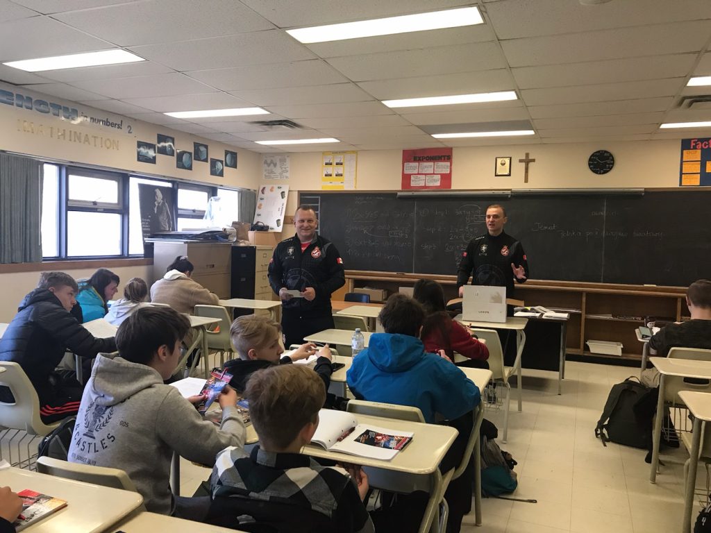 Wizyta przedstawicieli polskiego klubu sportowego Lakeshoreunited Soccer Academy w SPK Toronto