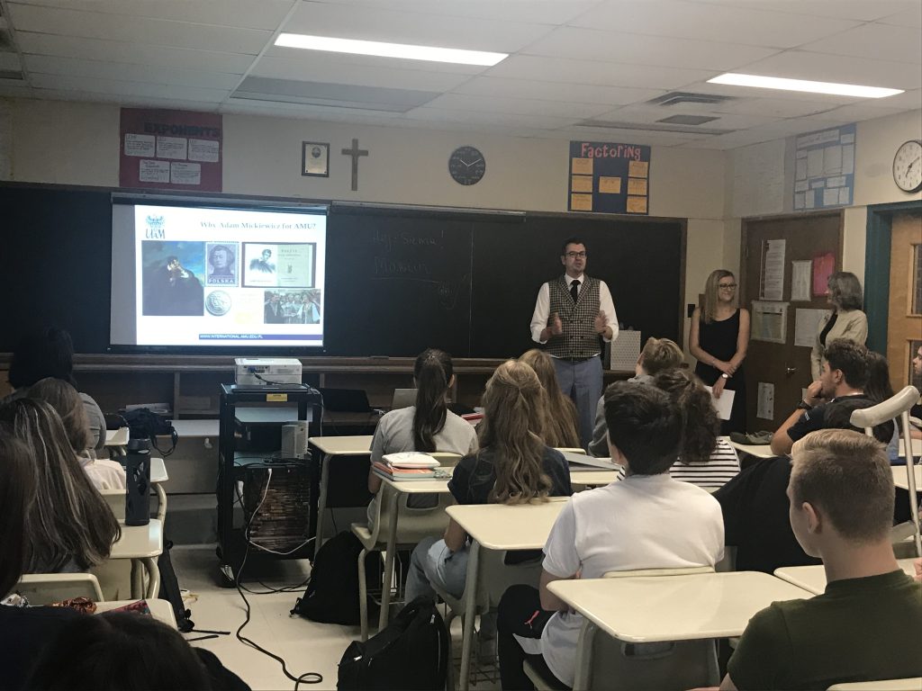 SPOTKANIE KLAS LICEALNYCH Z PRZEDSTAWICIELEM UNIWERSYTETU ADAMA MICKIEWICZA