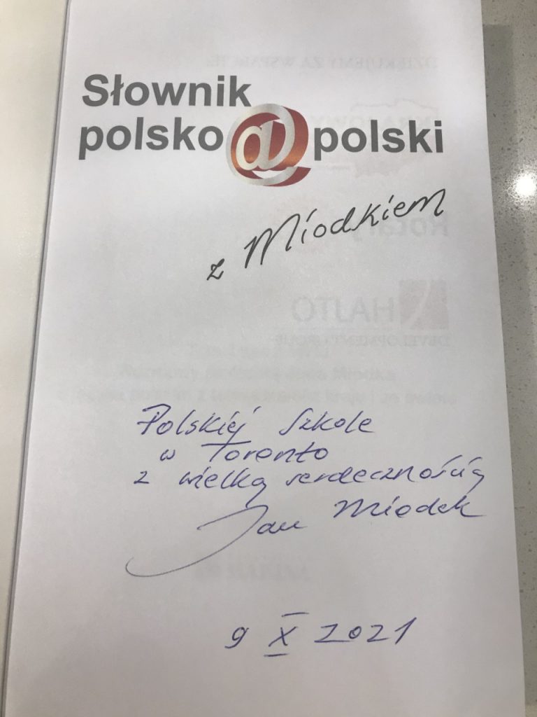 KSIĄŻKA PROFESORA MIODKA ZE SPECJALNĄ DEDYKACJĄ DLA NASZEJ SZKOŁY