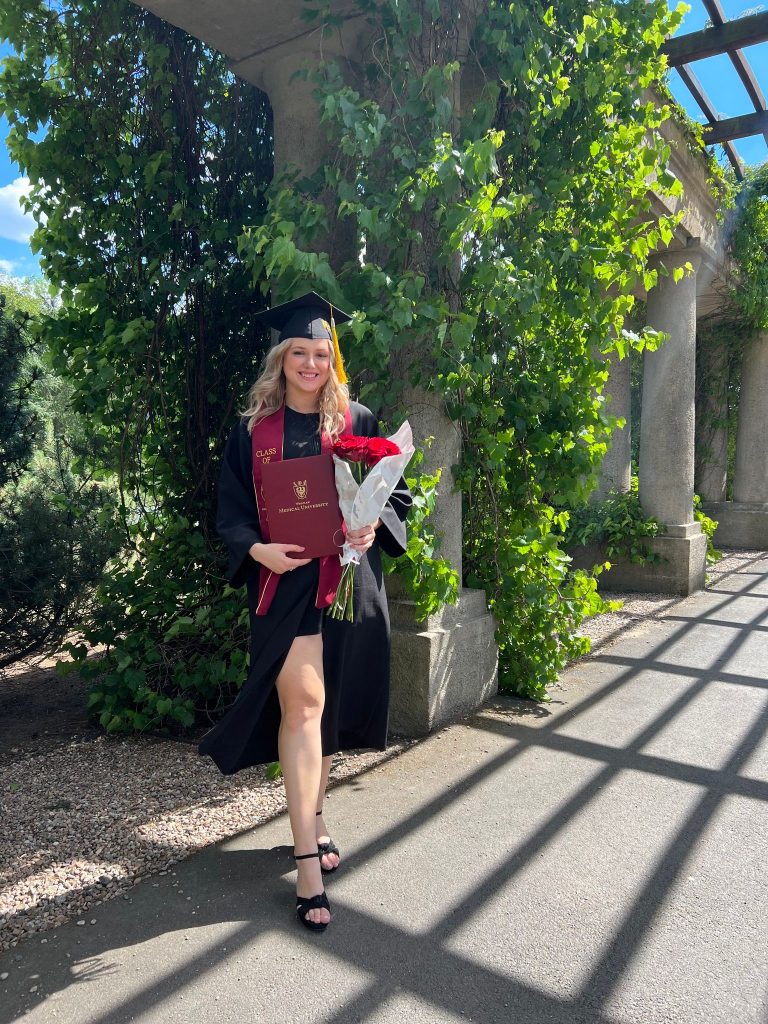 DUMNI Z NASZEJ ABSOLWENTKI – GRATULACJE DLA PAULINY CZARNODOLSKIEJ