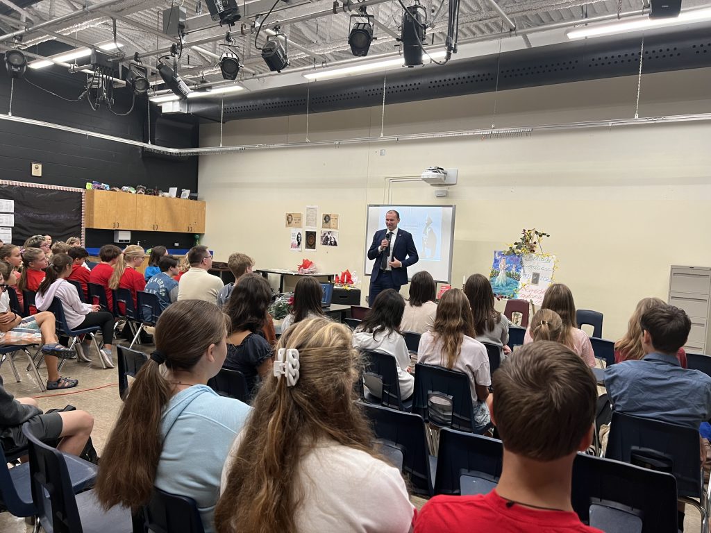 NARODOWE CZYTANIE Z AMBASADOREM RP W KANADZIE PANEM WITOLDEM DZIELSKIM