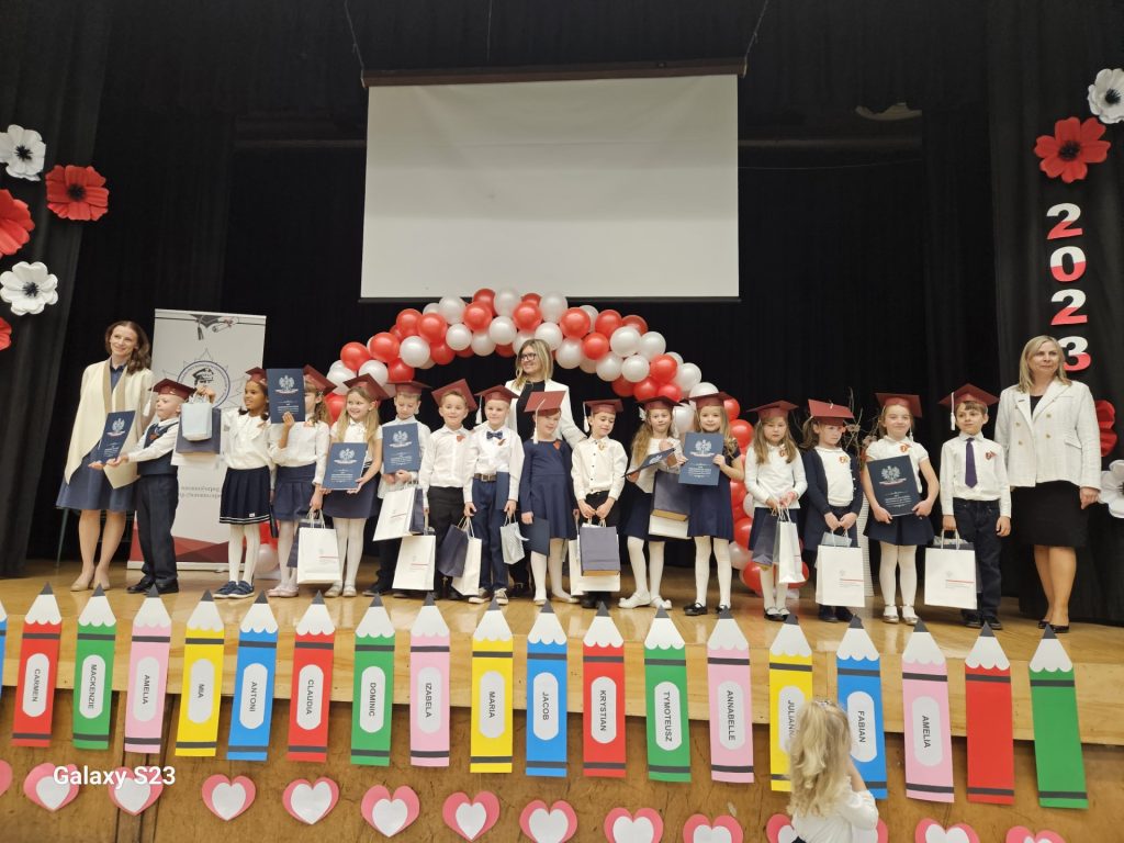 WITAJCIE W SZKOLE PIERWSZAKI !