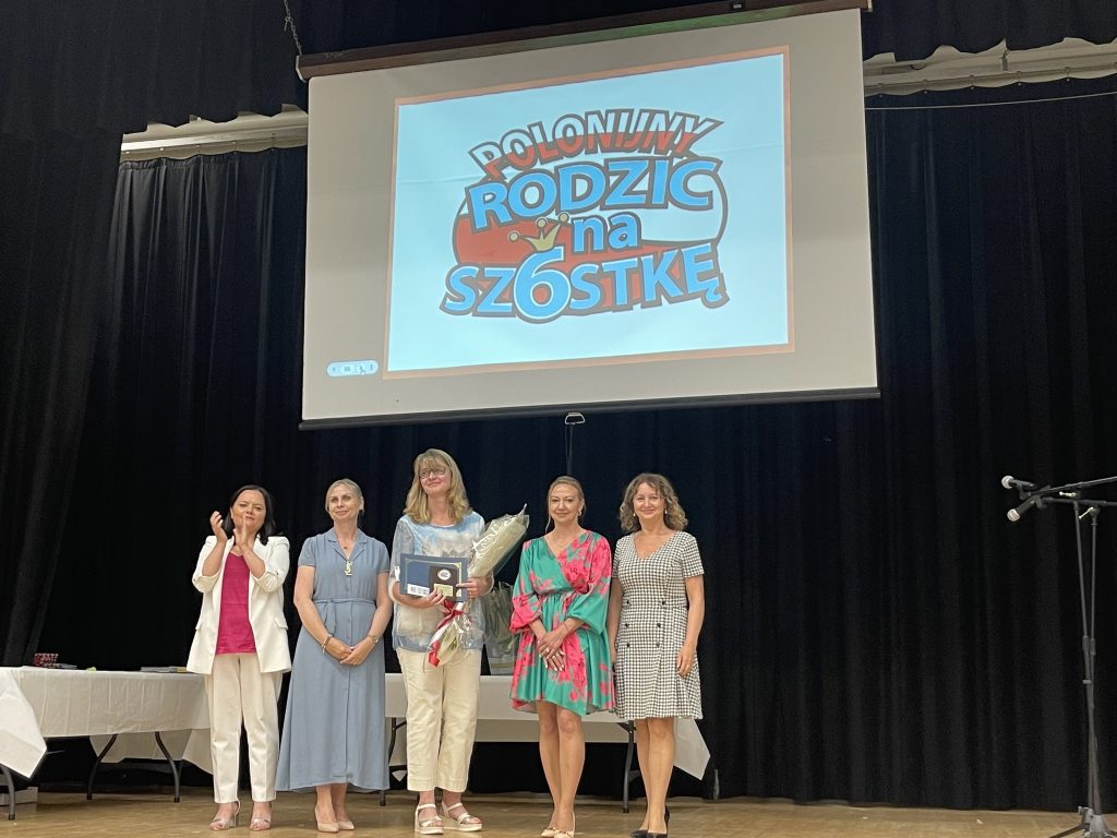 NAGRODA DLA PANI  ANNY BILIŃSKIEJ LAUREATKI KONKURSU “POLONIJNY RODZIC NA 6” 2024