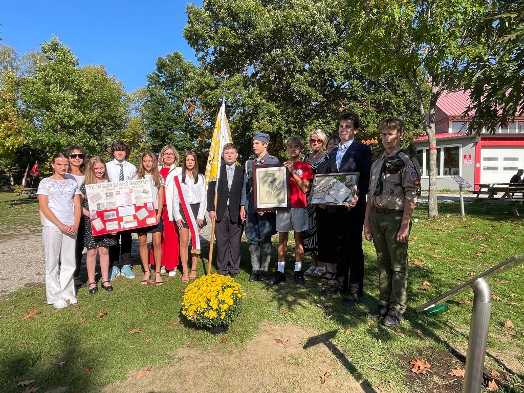 PATRONAT SZKOŁY POLSKIEJ IM.GEN. J. HALLERA NAD DĘBEM PAMIĘCI
