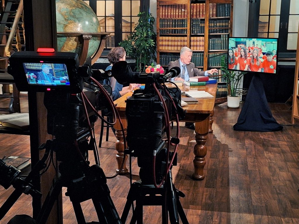 NASI UCZNIOWIE PONOWNIE Z WIZYTĄ U PROFESORA MIODKA